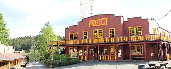 Der Saloon in rot gelb war in der Vergangenheit lange Zeit ein richtiger Hingucker.