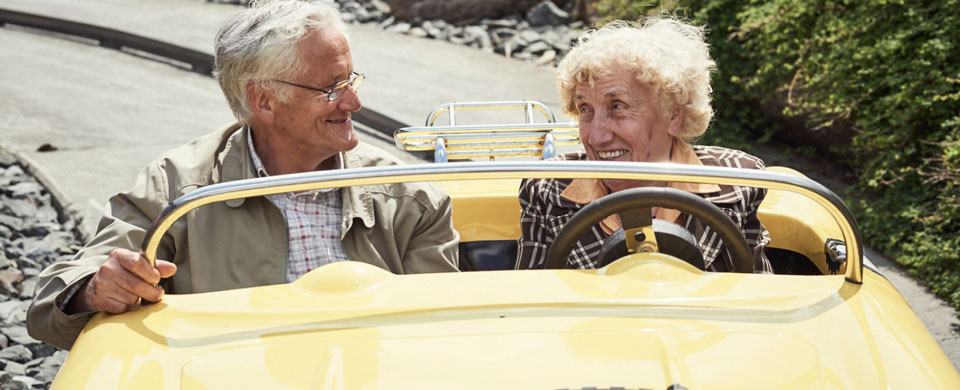 Auch Oma und Opa haben viel Spaß bei ihrer Cabrio Fahrt.