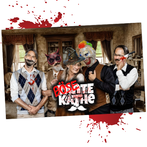 Die Live-Band "Böse Tante Käthe" in schauriger Aufmachung freut sich auf den Auftritt beim FORT FEAR Horrorland vor dem Saloon.