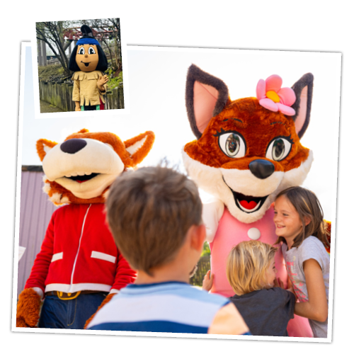 Die Maskottchen Funny, Frida und Yakari posieren mit den Gästen.