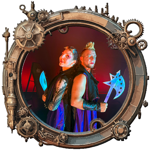 Das Duo der Show Flying Knives im Saloon.