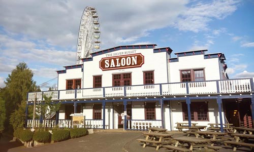 Der Saloon im Freizeitpark FORT FUN ist ein Hingucker, wo viele Events stattfinden.